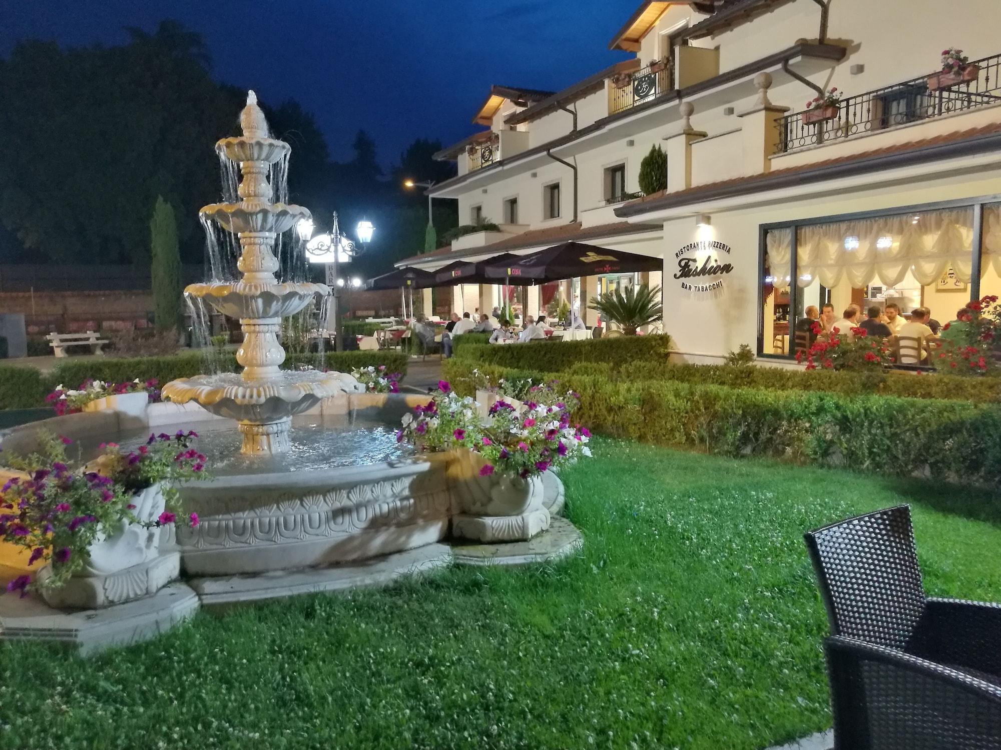 Fashion Hotel Valmontone Kültér fotó