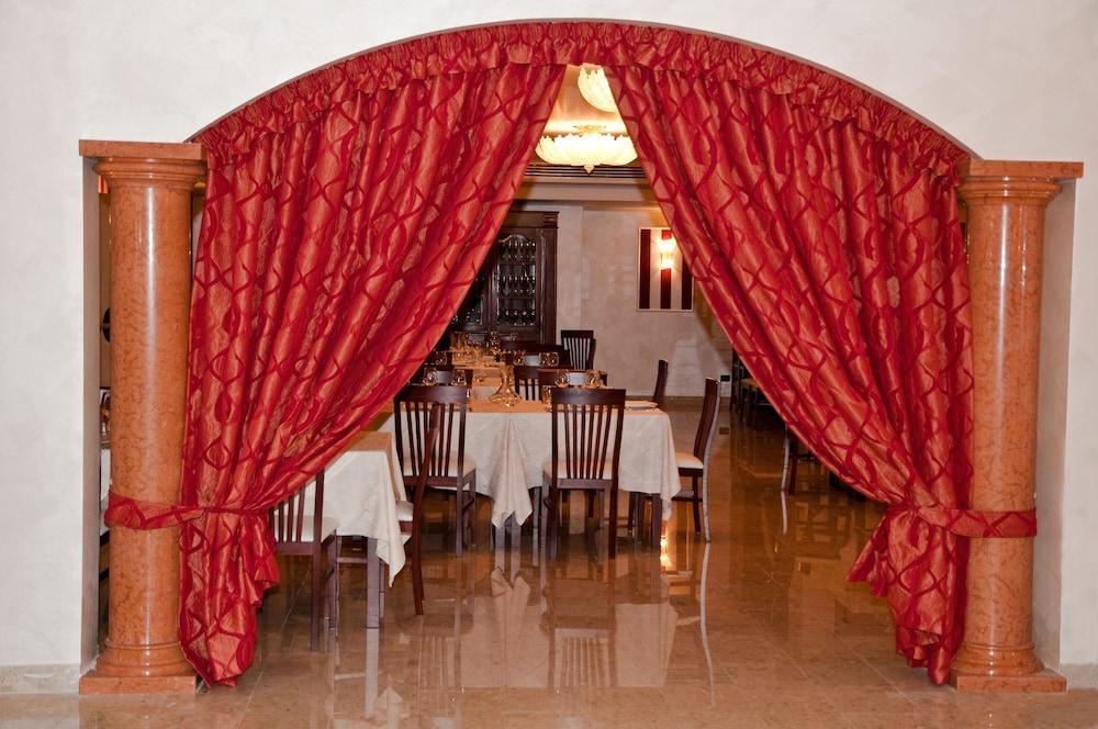 Fashion Hotel Valmontone Kültér fotó
