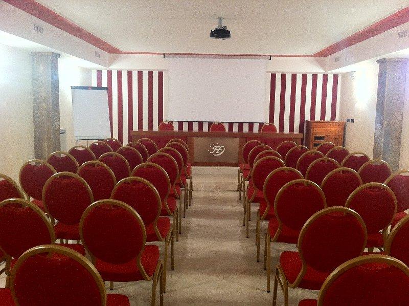 Fashion Hotel Valmontone Üzleti fotó