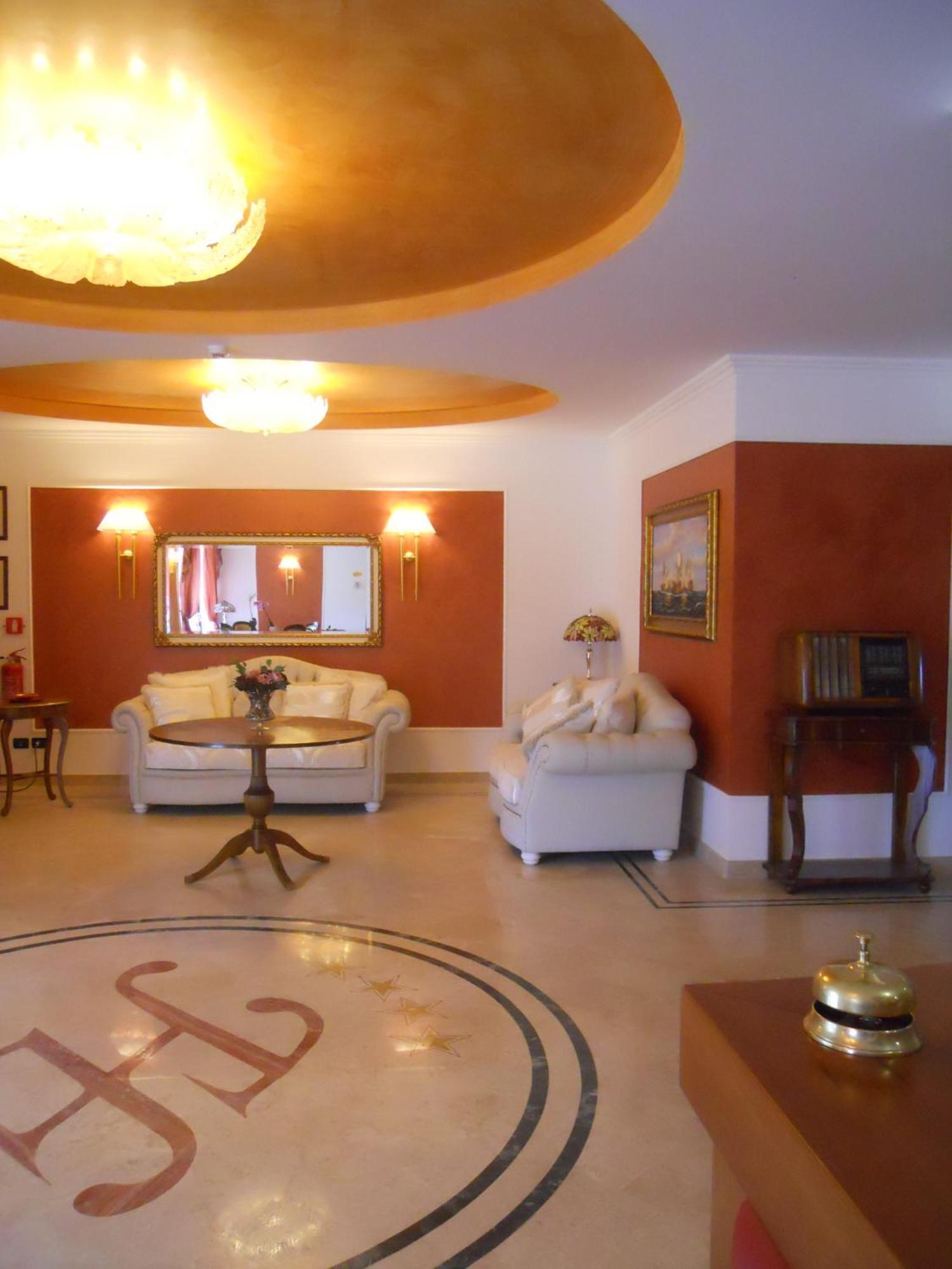 Fashion Hotel Valmontone Kültér fotó