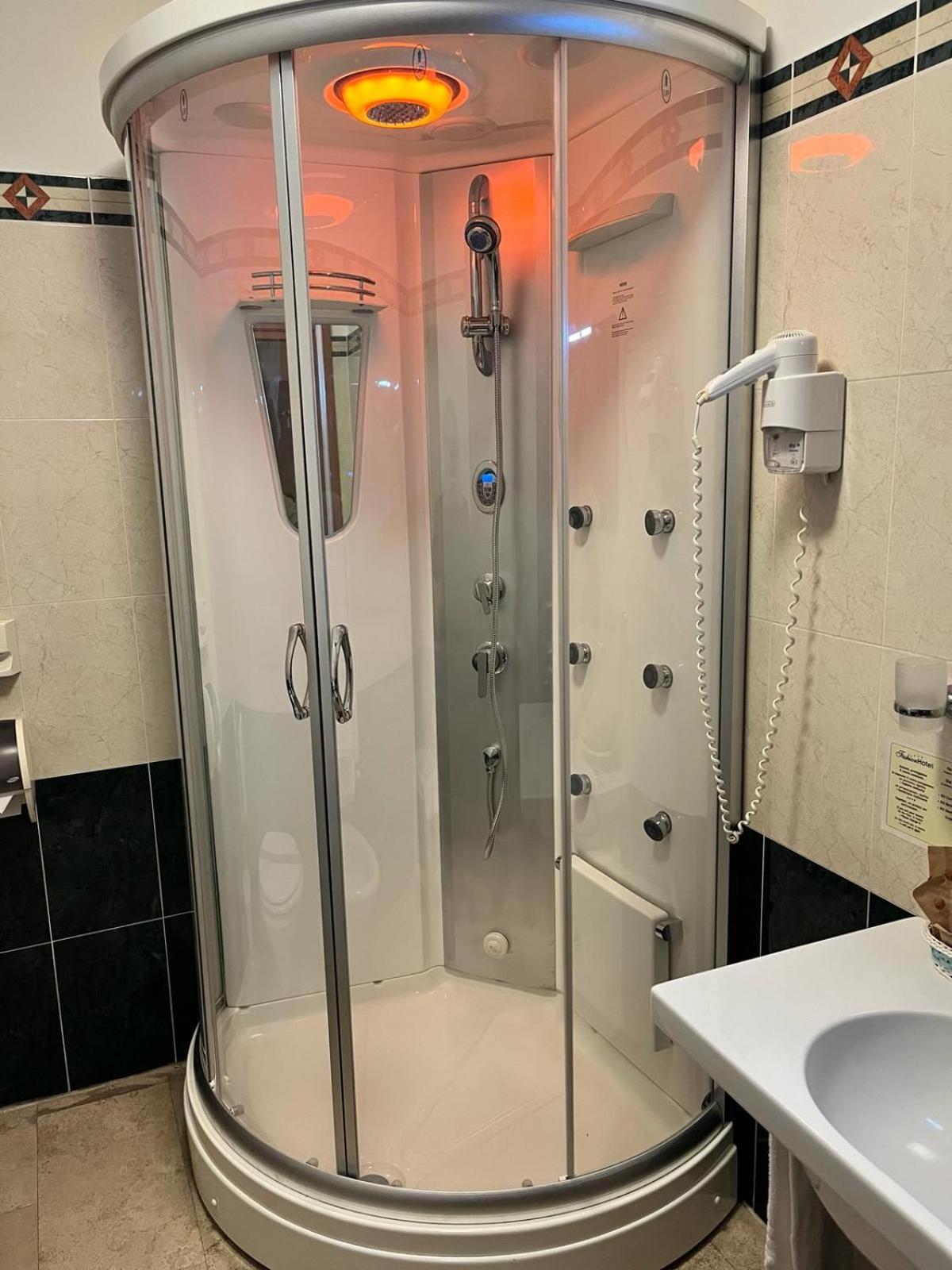 Fashion Hotel Valmontone Kültér fotó