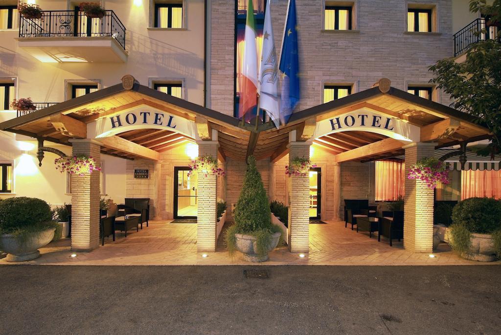 Fashion Hotel Valmontone Kültér fotó