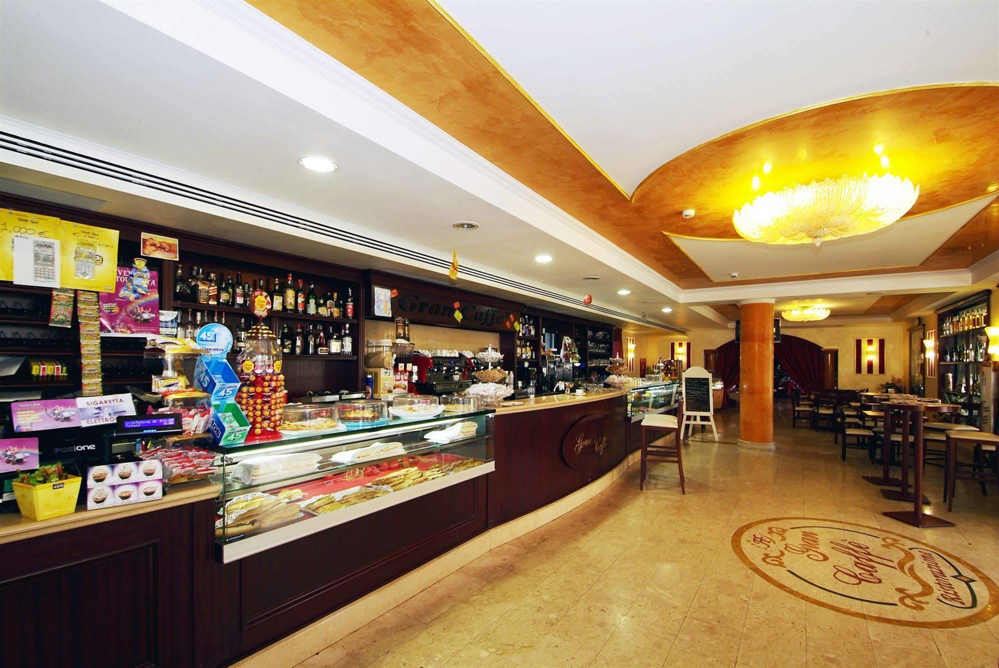 Fashion Hotel Valmontone Kültér fotó